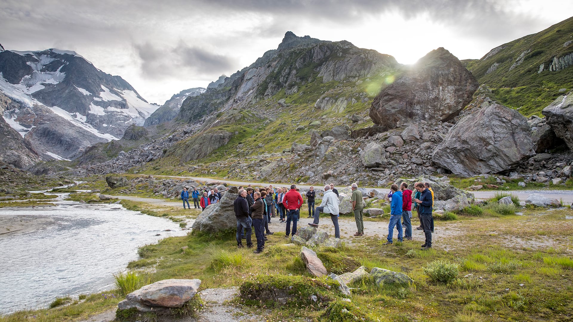 Lernen Sie die hochalpine Bergwelt kennen: Auf dem Gletscherpfad Steingletscher.